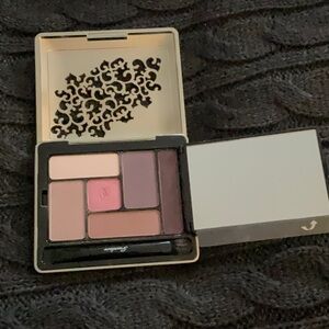 NEW GUERLAIN LIMITED EDITION SILVER MAKEUP COMPACT, GORGEOUS, work of art